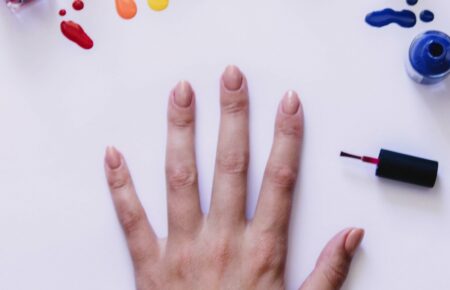Comment bien conserver les produits et le matériel pour les faux ongles ?