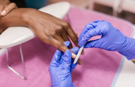 Dépose d&rsquo;ongle : les étapes