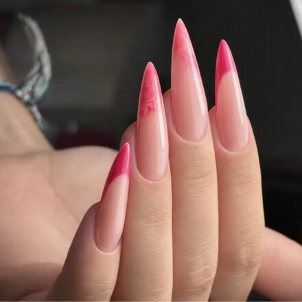 manucure ongle stiletto