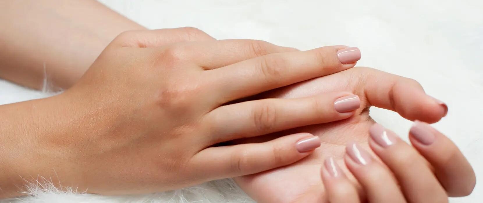 Manucure japonaise : le soin naturel pour des ongles forts et brillants