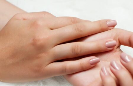 Manucure japonaise : le soin naturel pour des ongles forts et brillants